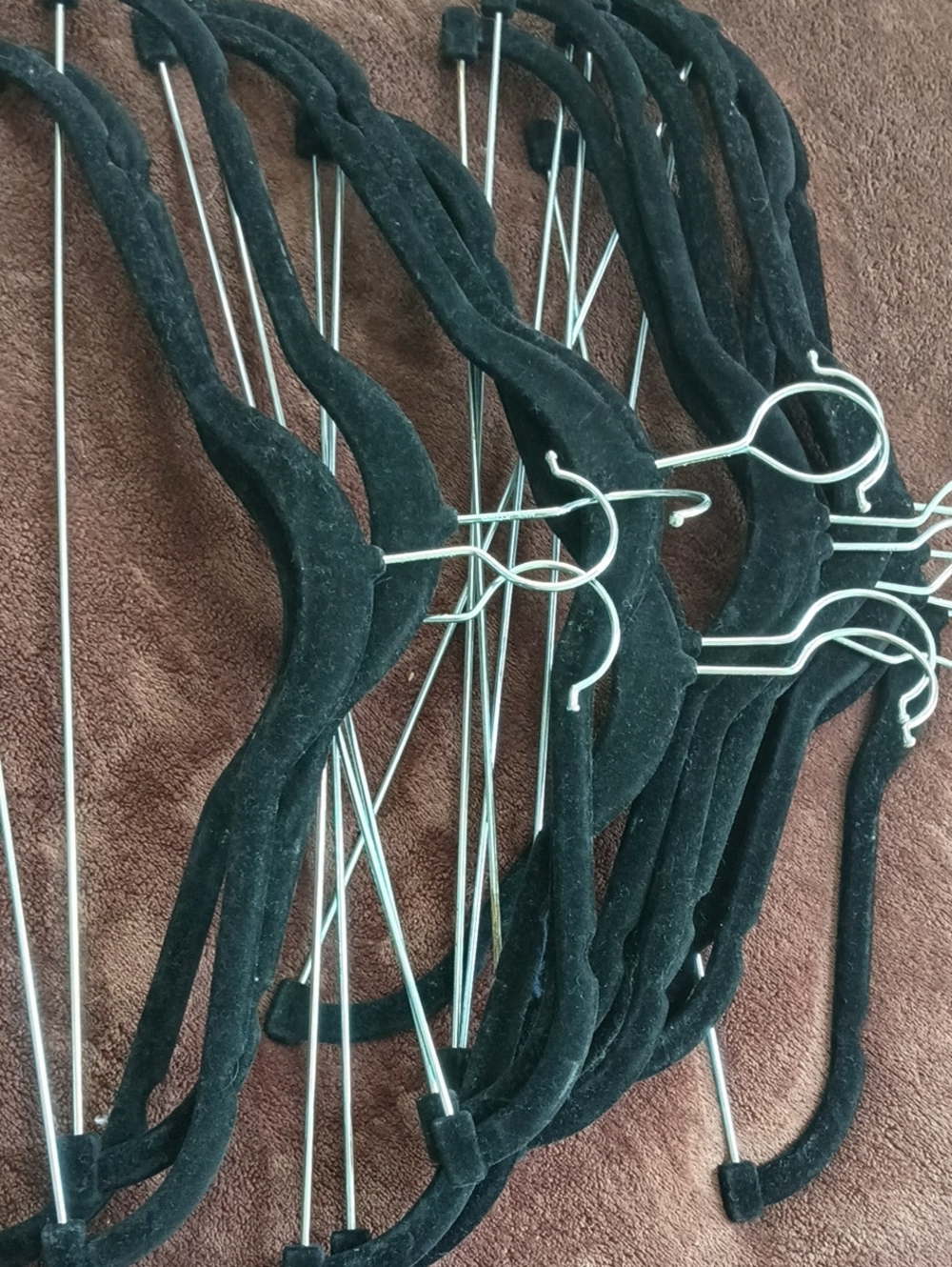 15 Velvet Non-Slip Suit Hangers - Black (Set)